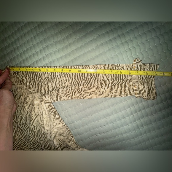 Burberry Pale Taupe Astrakhan Print Long-sleeve Brand tag missing. Size SM. EUC - Picture 10 of 16